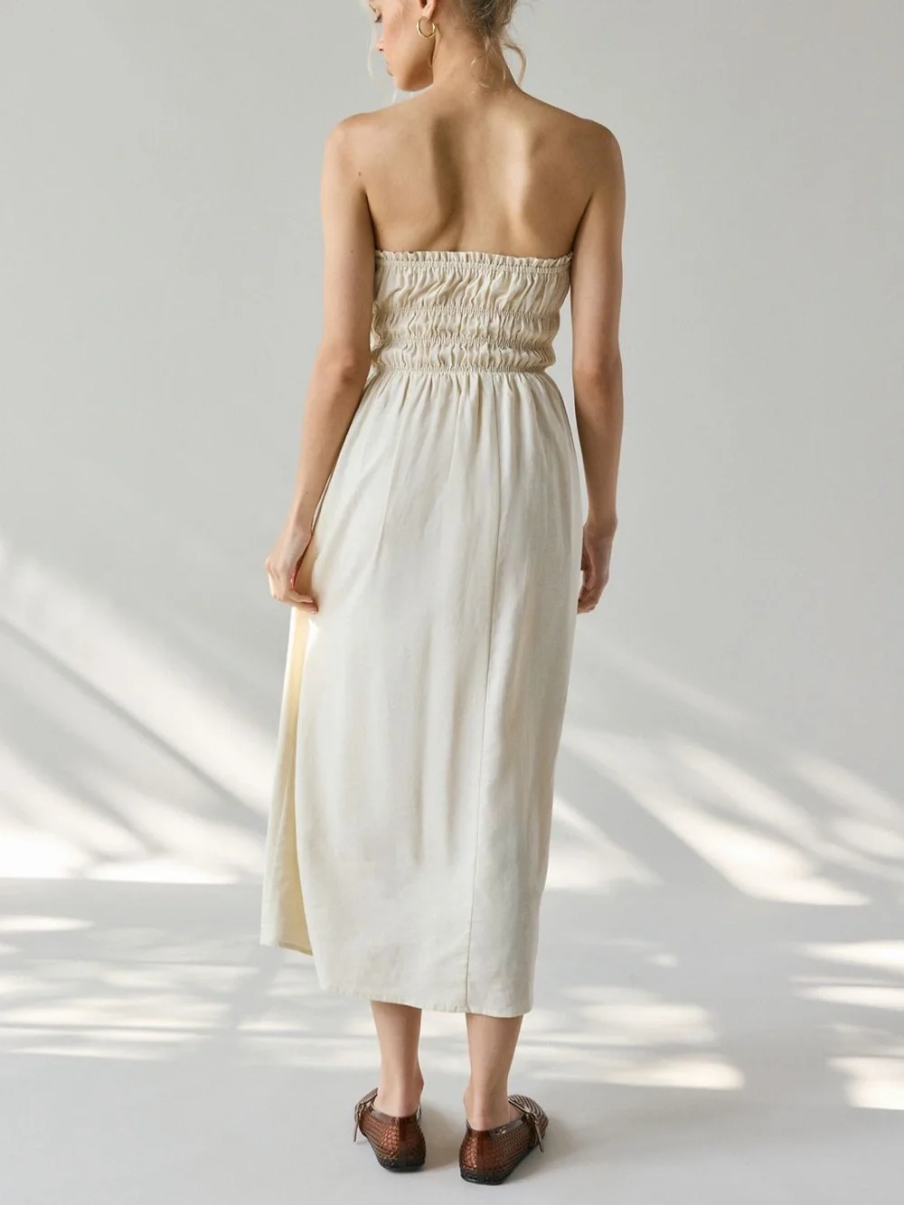 Urban Outfitters Strapless Linen Midi Dress - Picture 2 of 6